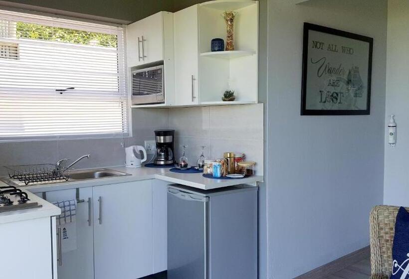 デラックススタジオ, Amelia S By The Sea