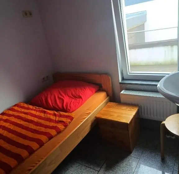 シングルベーシックルーム, Monteurwohnung Ferienwohnung Krings Baptistastr 2a