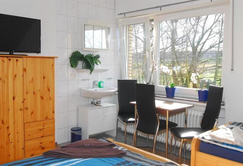 标准三人间, Monteurwohnung Ferienwohnung Krings Baptistastr 2a