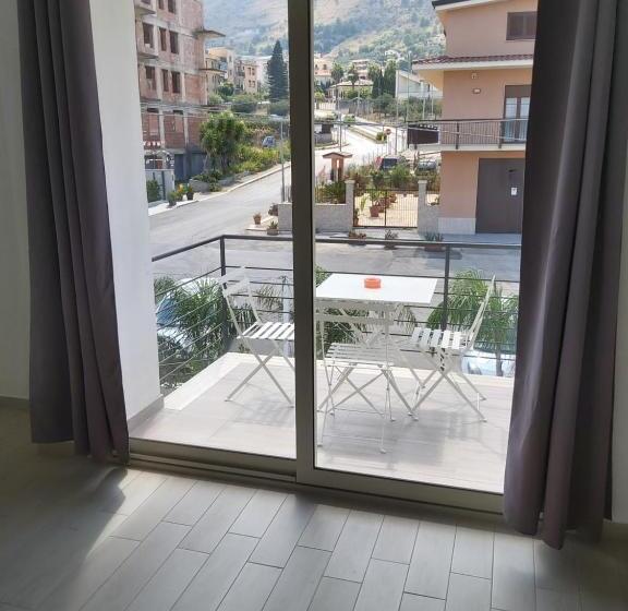 غرفة قياسية ثلاثية, Mountains View