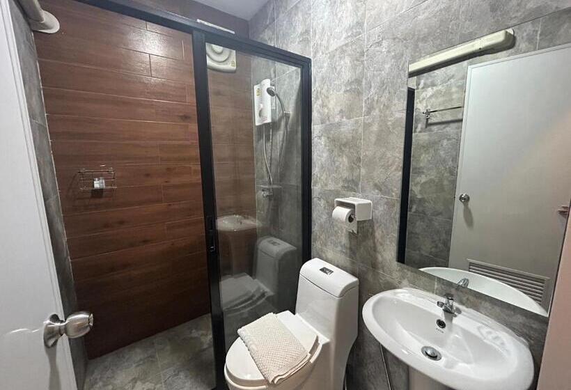 اتاق استاندارد با چشم‌انداز باغ, Uthaithani Resort