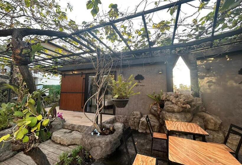 스탠다드 룸 가든 전망, Uthaithani Resort