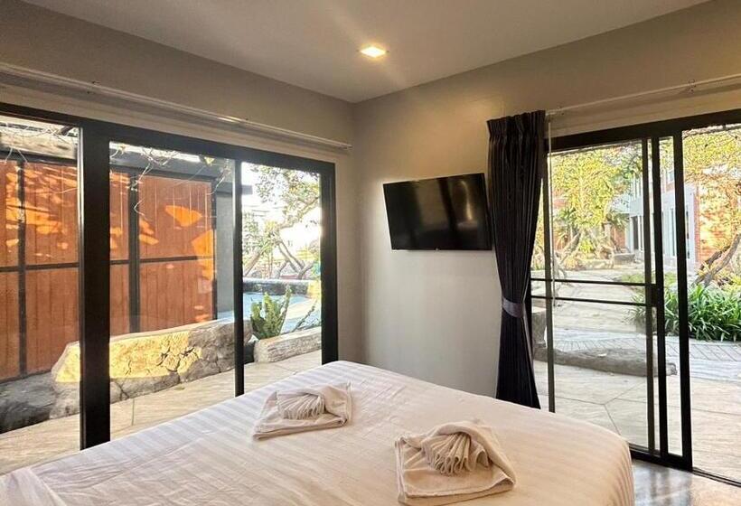 اتاق استاندارد با چشم‌انداز باغ, Uthaithani Resort