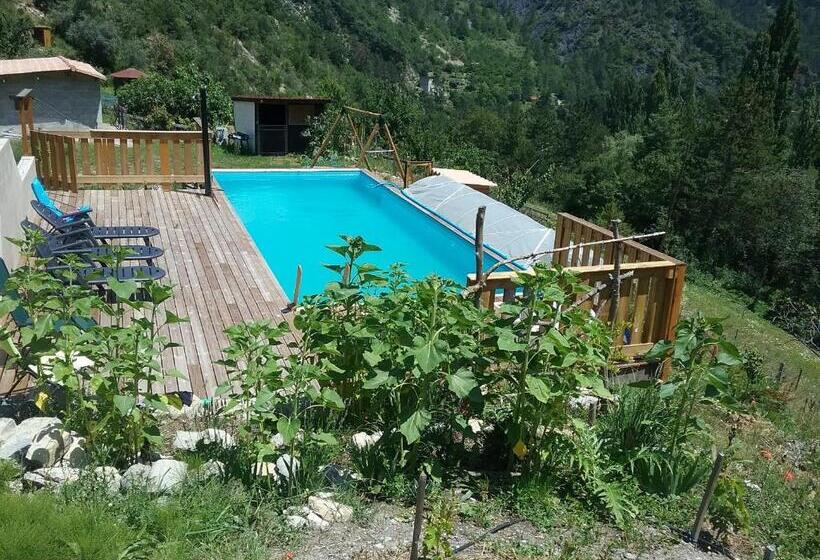 חדר סטנדרט נוף לגינה, L Arberc