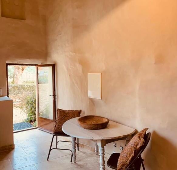 Студио Стандарт Вид на Сад, Le Vieux Portail