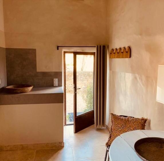 Студио Стандарт Вид на Сад, Le Vieux Portail