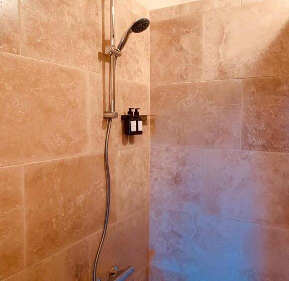 스탠다드 스튜디오 정원 전망, Le Vieux Portail