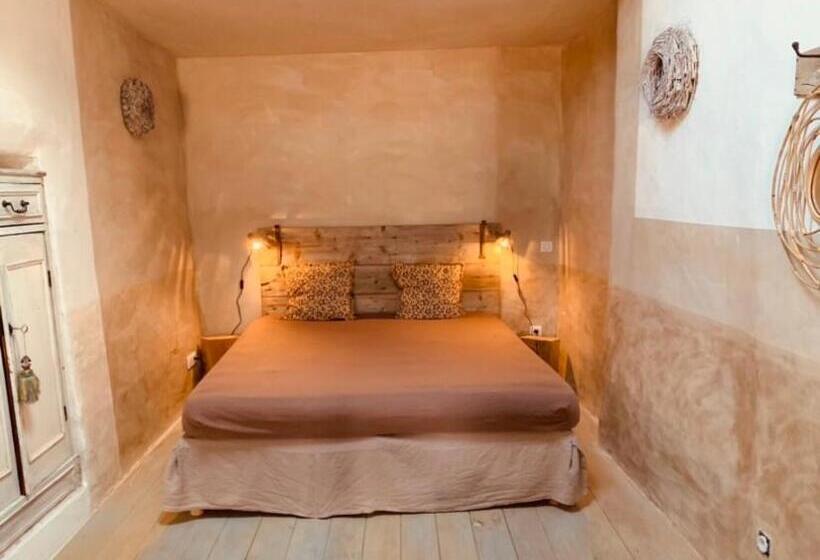 스탠다드 스튜디오 (테라스구비), Le Vieux Portail