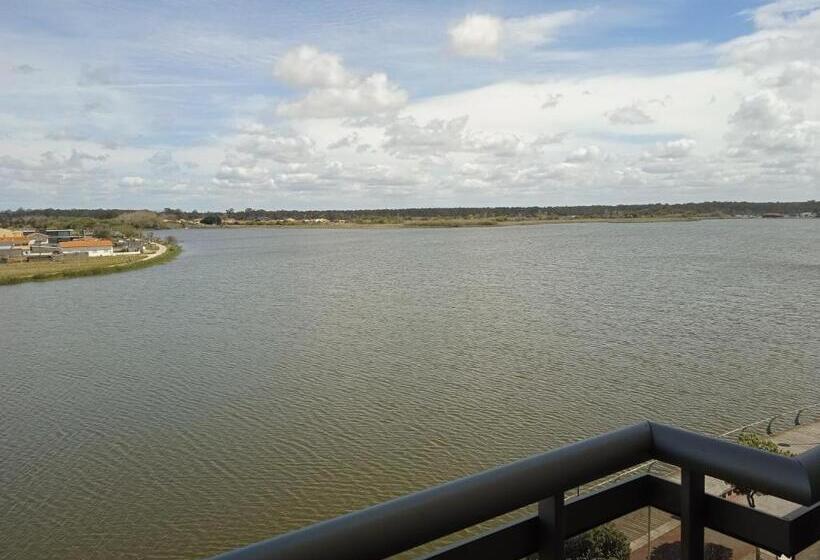 غرفة قياسية ثلاثية, Canadian Star