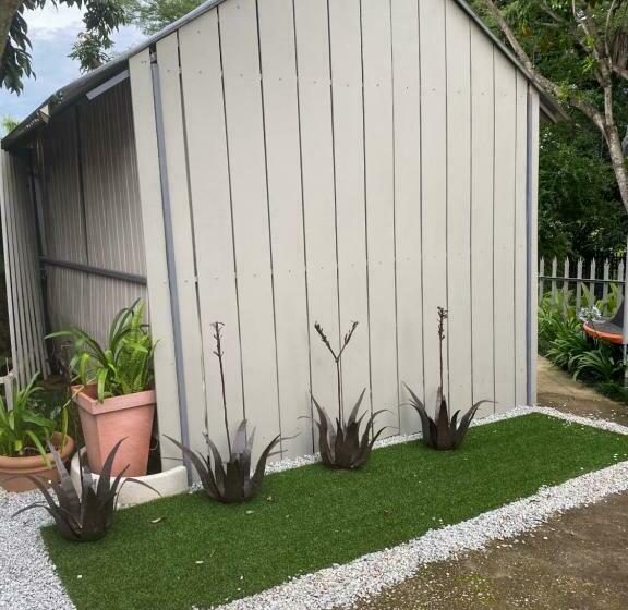 غرفة إقتصادية, White River B & B