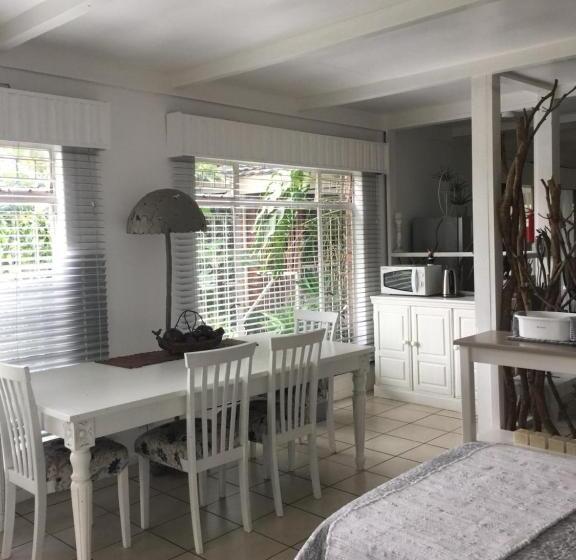 جناح عائلي, White River B & B