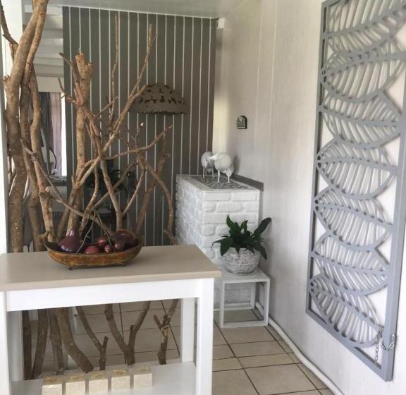 جناح عائلي, White River B & B