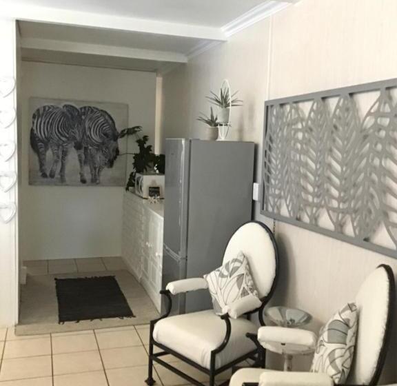 جناح عائلي, White River B & B