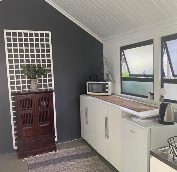 غرفة إقتصادية, White River B & B