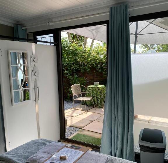 غرفة إقتصادية, White River B & B