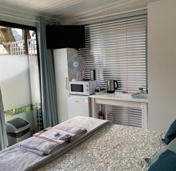 غرفة إقتصادية, White River B & B