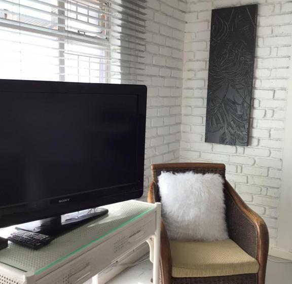 Номер Стандарт, White River B & B