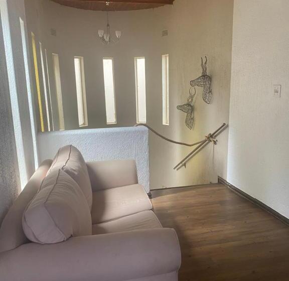 غرفة عائلية, White River B & B