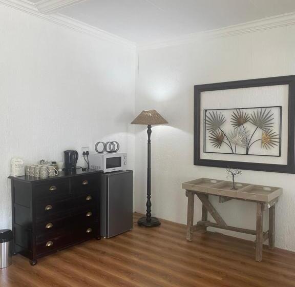 غرفة عائلية, White River B & B