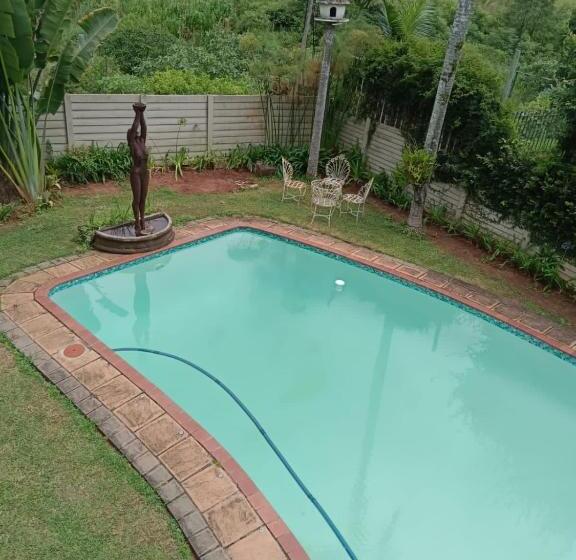 غرفة عائلية, White River B & B