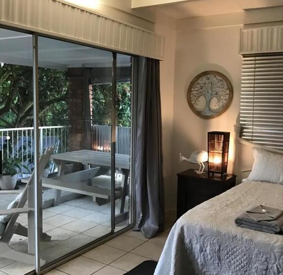 جناح عائلي, White River B & B