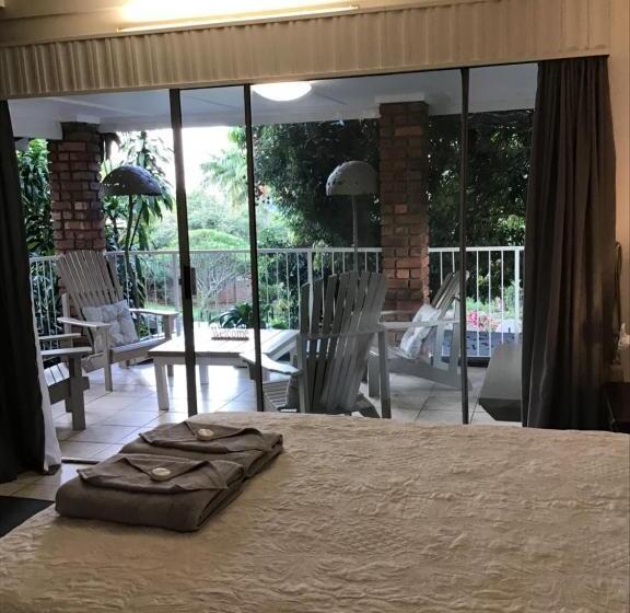 جناح عائلي, White River B & B