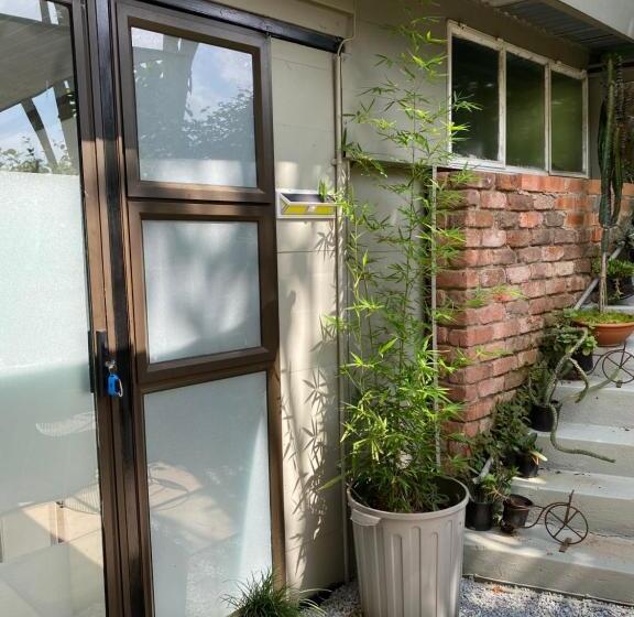 غرفة إقتصادية, White River B & B