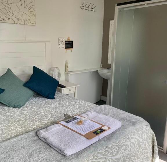 غرفة إقتصادية, White River B & B