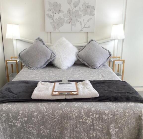 Номер Стандарт, White River B & B