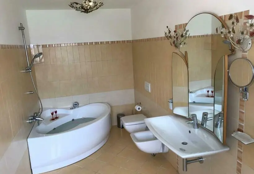 اتاق استاندارد با وان آب گرم, B&b Red Village