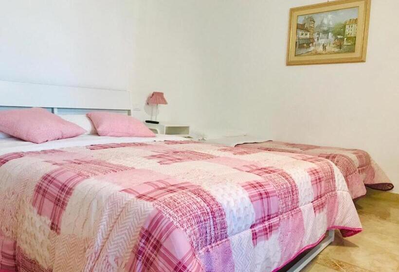اتاق استاندارد سه نفره, B&b Red Village