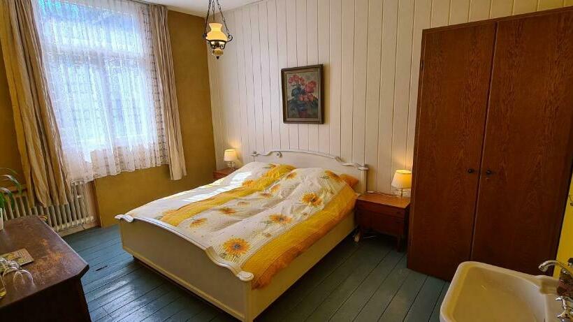 标准间, Hostel Burg Hausen