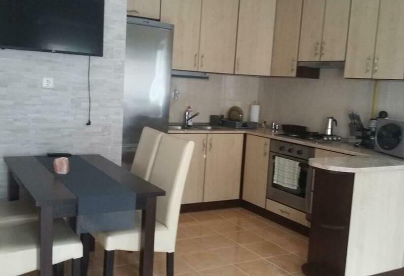 침실 1개 아파트, Juli Vendégház