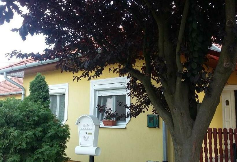 침실 1개 아파트, Juli Vendégház