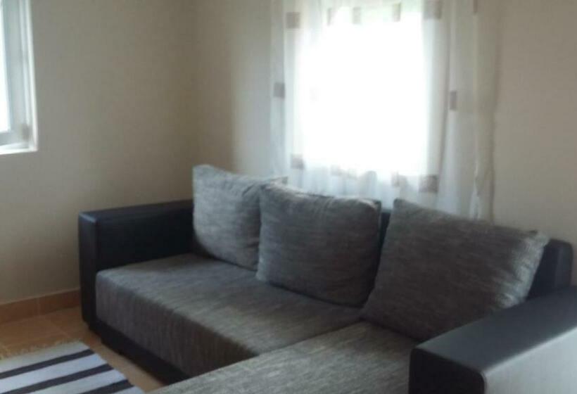 침실 1개 아파트, Juli Vendégház