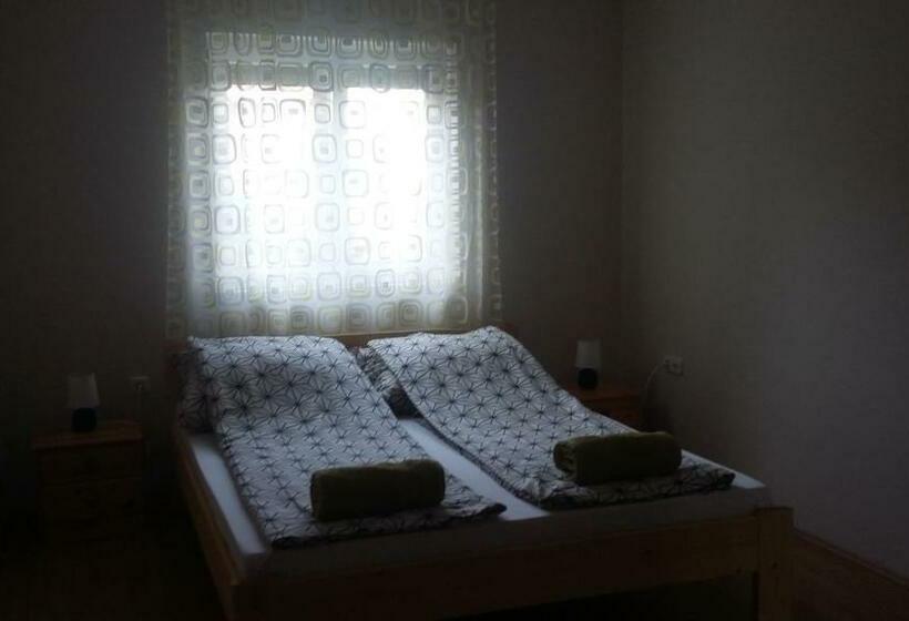 침실 1개 아파트, Juli Vendégház