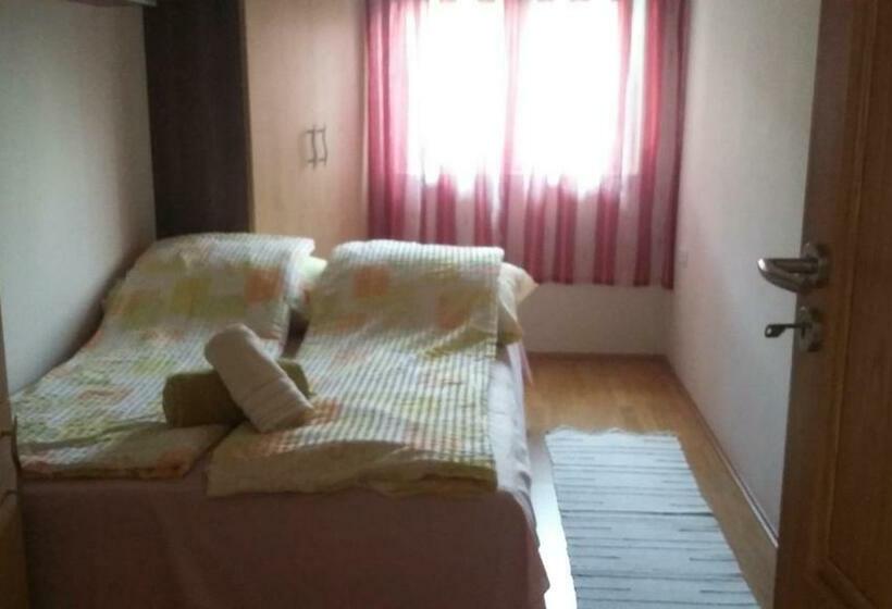 침실 1개 아파트, Juli Vendégház