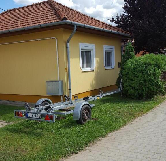 침실 1개 아파트, Juli Vendégház