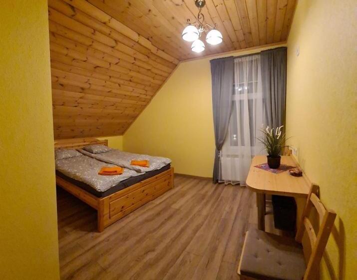 اتاق استاندارد با سرویس بهداشتی مشترک, Priedes