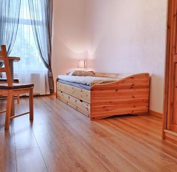 اتاق عادی, Priedes