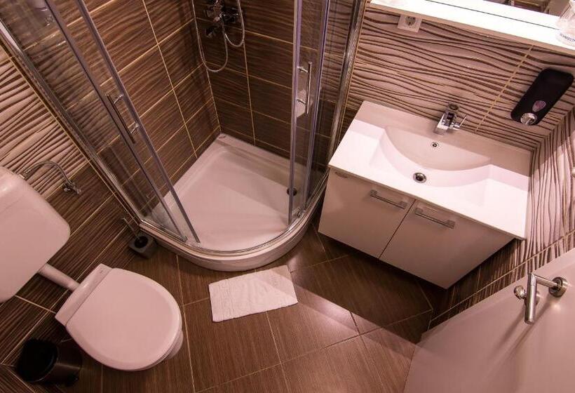 اتاق استاندارد سه نفره, Vila Lemic Postojna