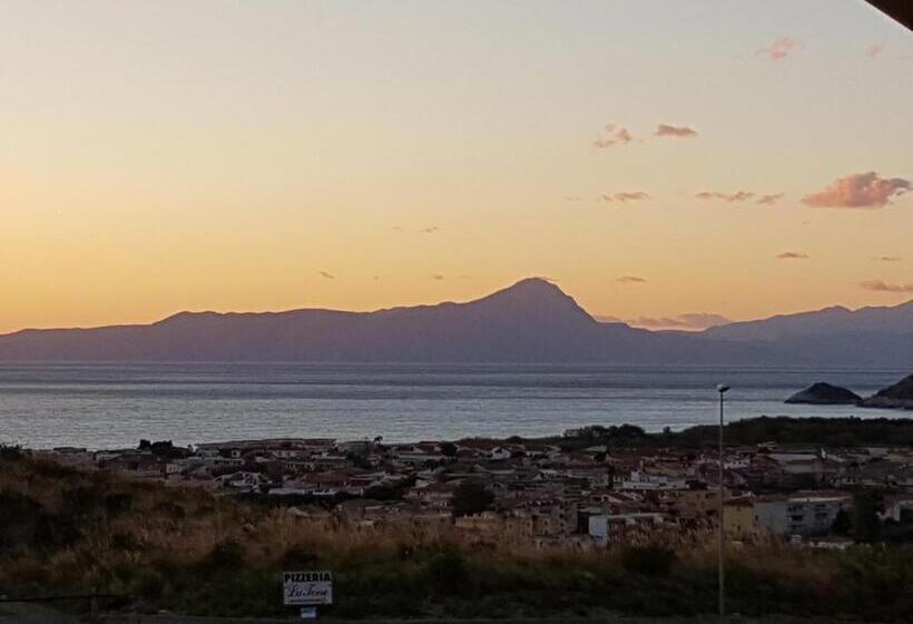 غرفة قياسية مطلّة علي البحر مزوَّدة بشُرفة, B&b Torre Nave