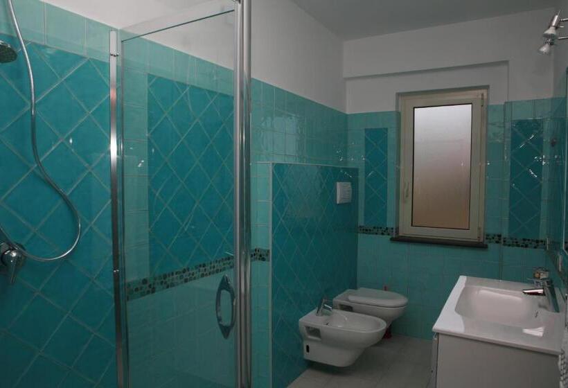 غرفة قياسية مطلّة علي البحر مزوَّدة بشُرفة, B&b Torre Nave