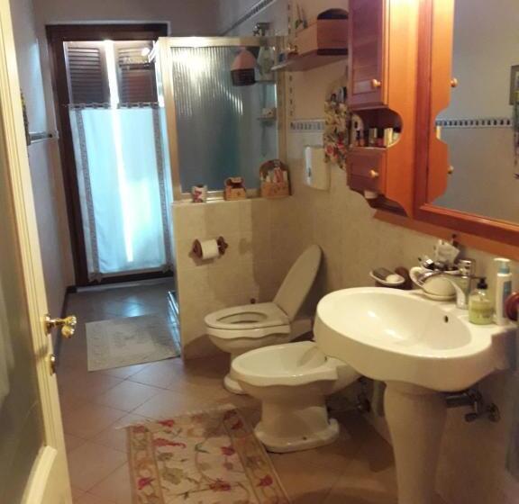 اتاق اکونومی, Lovely Casa Paola Villlafranca Centro Zimmer Rooms