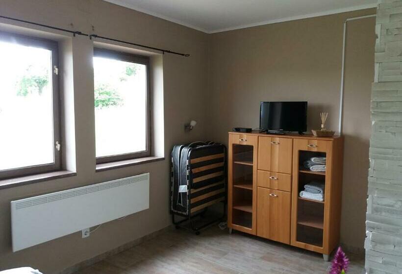 Deluxe Rum, Bella Vendégház