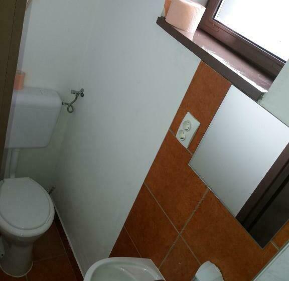 Deluxe Rum, Bella Vendégház