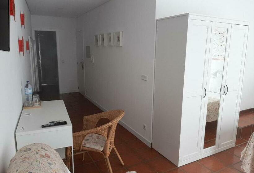 可看到停车场的标准间, Casa Da Travessa