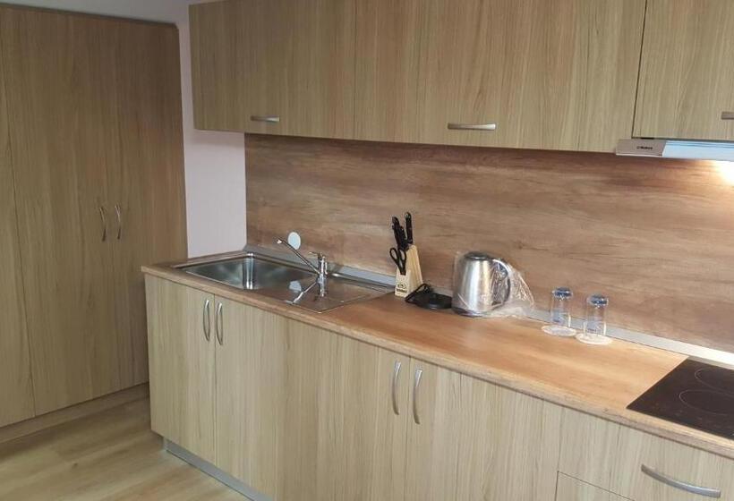 带按摩浴盆的套房, Chilingirovata Kashta