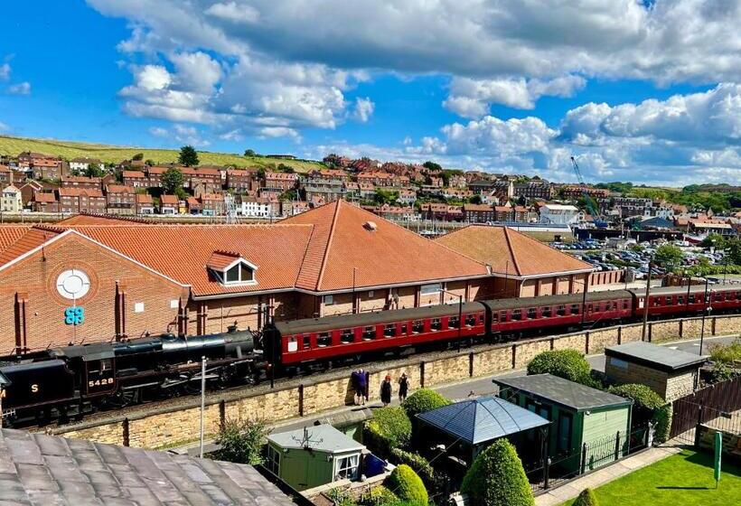 Люкс Deluxe Кровать Кинг, The Mainstay Luxury Boutique Rooms With Private Parking