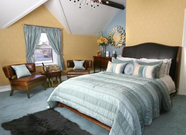Deluxe Suite met Kingsize Bed, The Mainstay Luxury Boutique Rooms With Private Parking